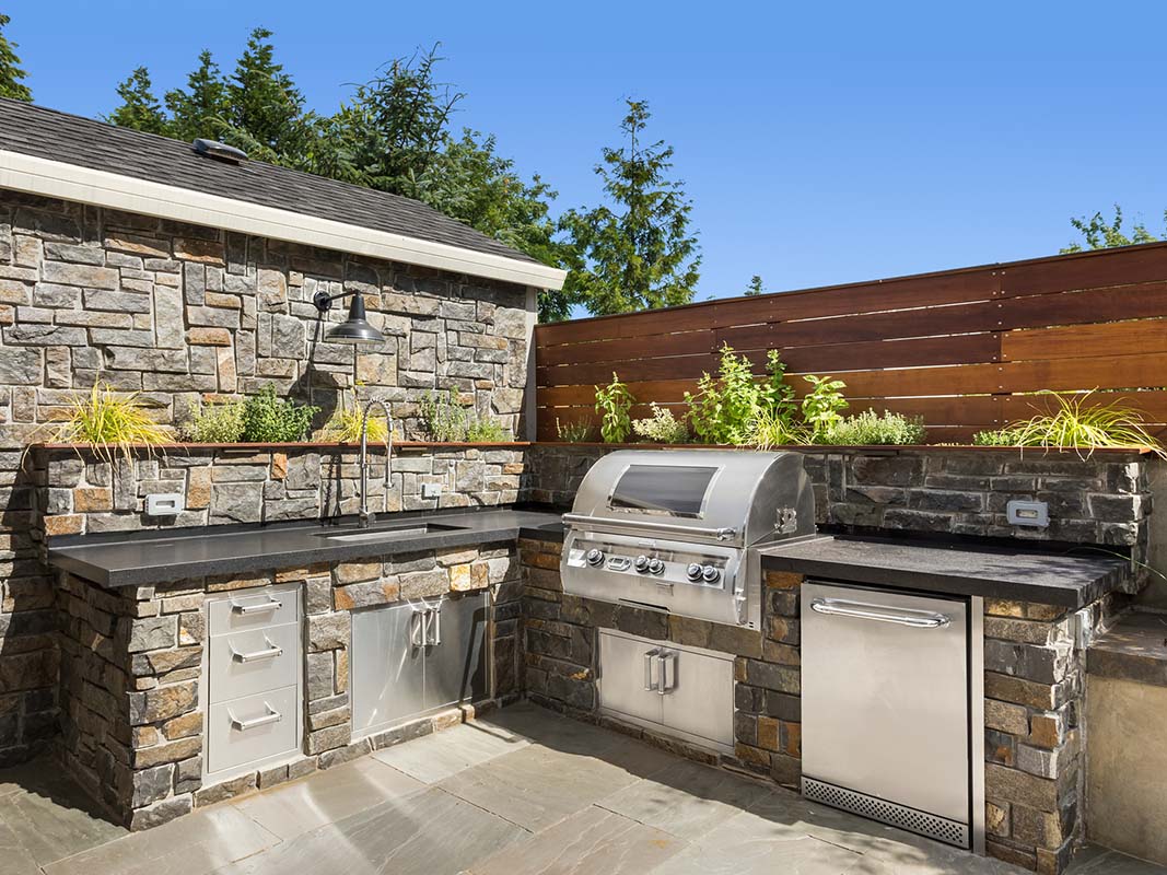 Residential outdoor kitchen